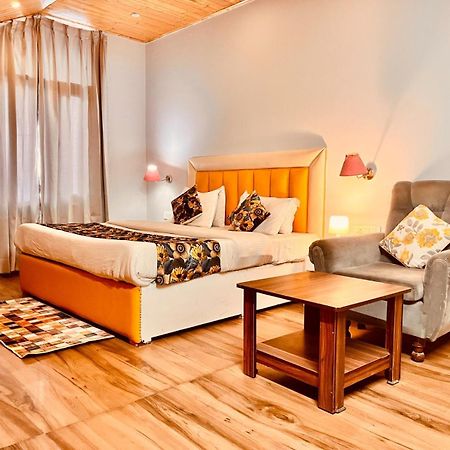 Hadimba Hill View By Hadimba Palace, Manali - Premium Room ! Family Hotel ! Parking ! Near Hadimba Temple Extérieur photo