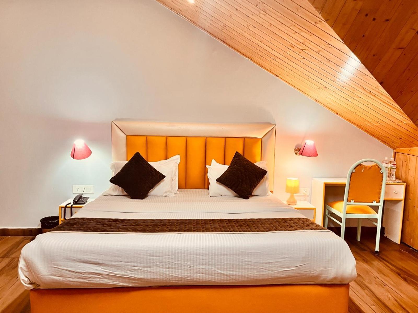 Hadimba Hill View By Hadimba Palace, Manali - Premium Room ! Family Hotel ! Parking ! Near Hadimba Temple Extérieur photo