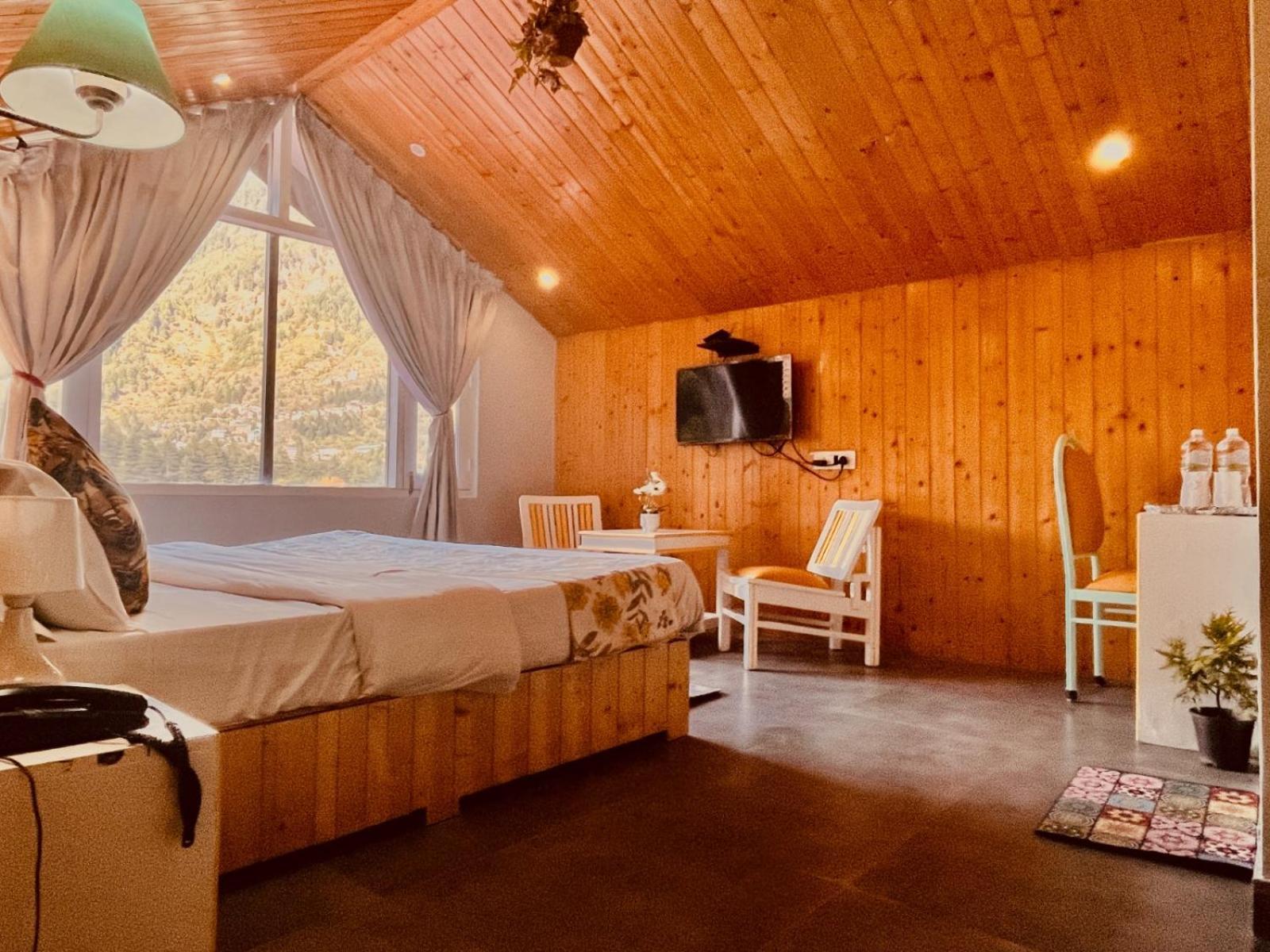 Hadimba Hill View By Hadimba Palace, Manali - Premium Room ! Family Hotel ! Parking ! Near Hadimba Temple Extérieur photo