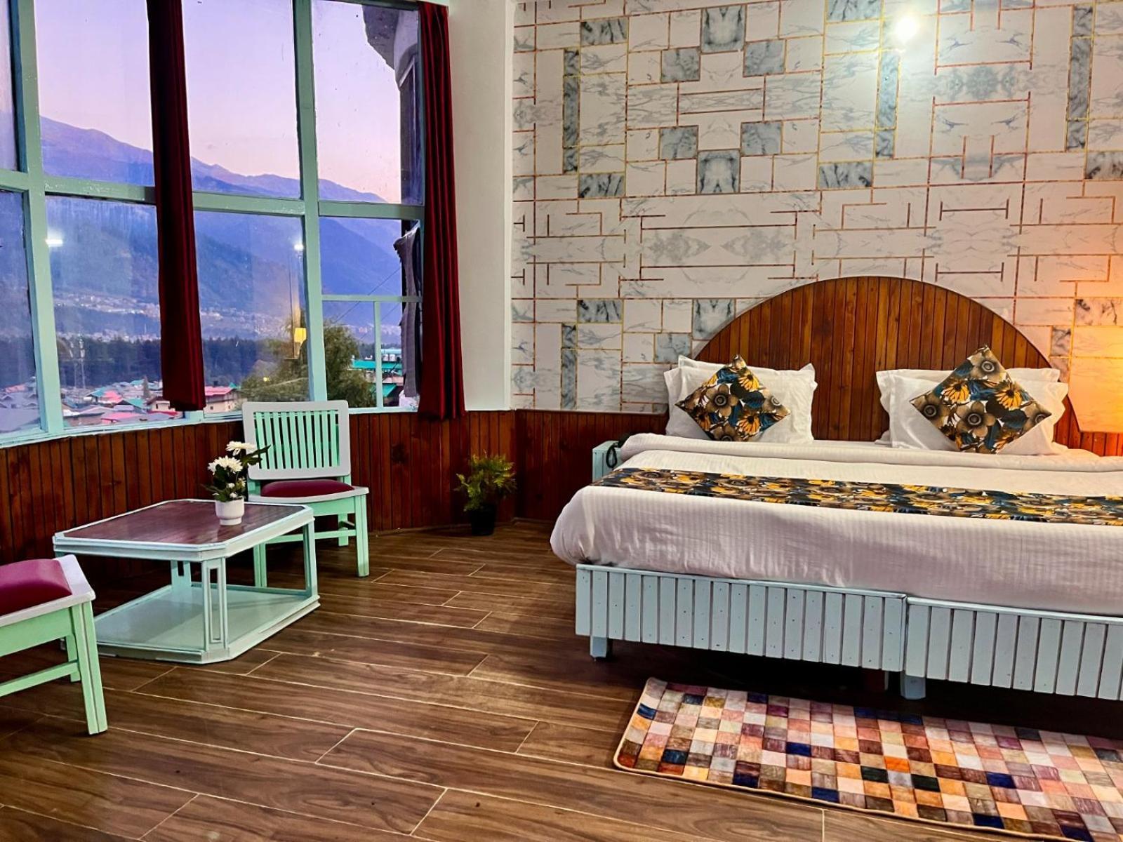 Hadimba Hill View By Hadimba Palace, Manali - Premium Room ! Family Hotel ! Parking ! Near Hadimba Temple Extérieur photo