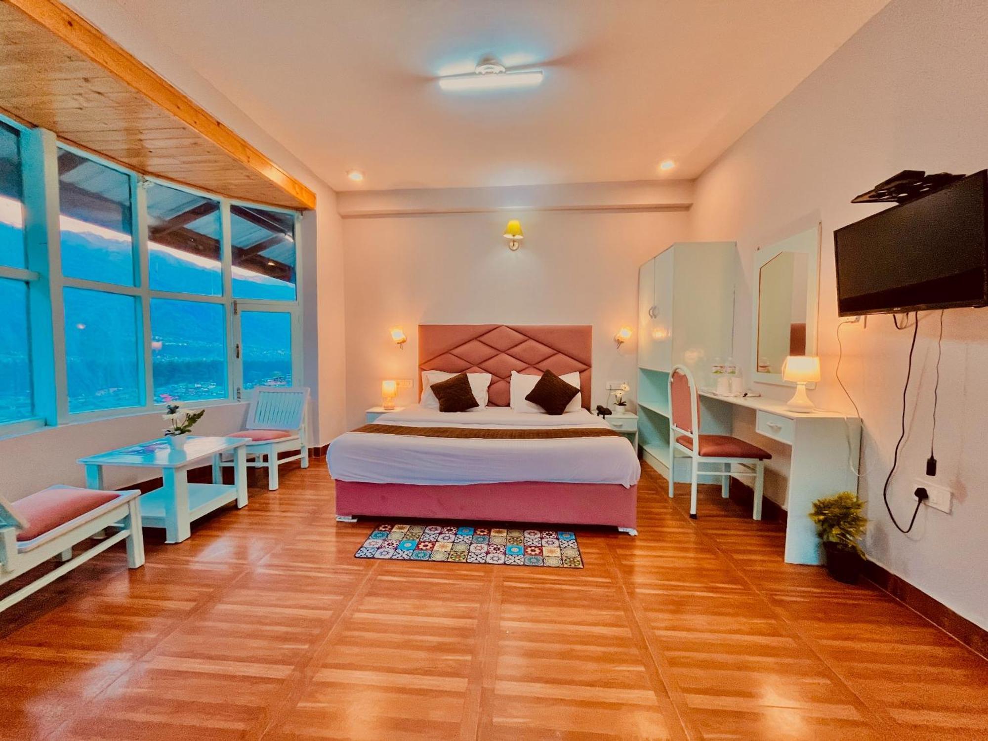 Hadimba Hill View By Hadimba Palace, Manali - Premium Room ! Family Hotel ! Parking ! Near Hadimba Temple Extérieur photo