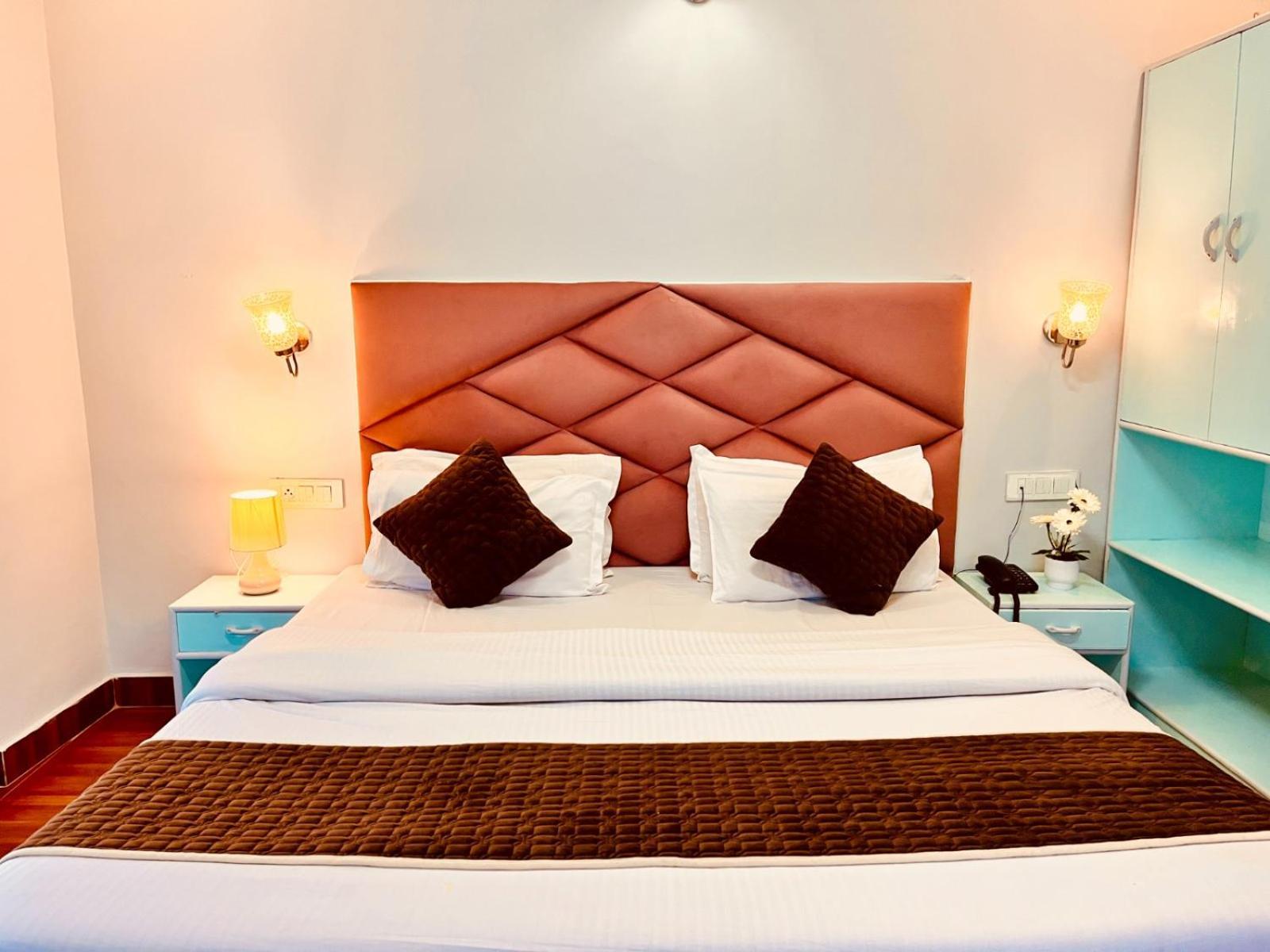 Hadimba Hill View By Hadimba Palace, Manali - Premium Room ! Family Hotel ! Parking ! Near Hadimba Temple Extérieur photo