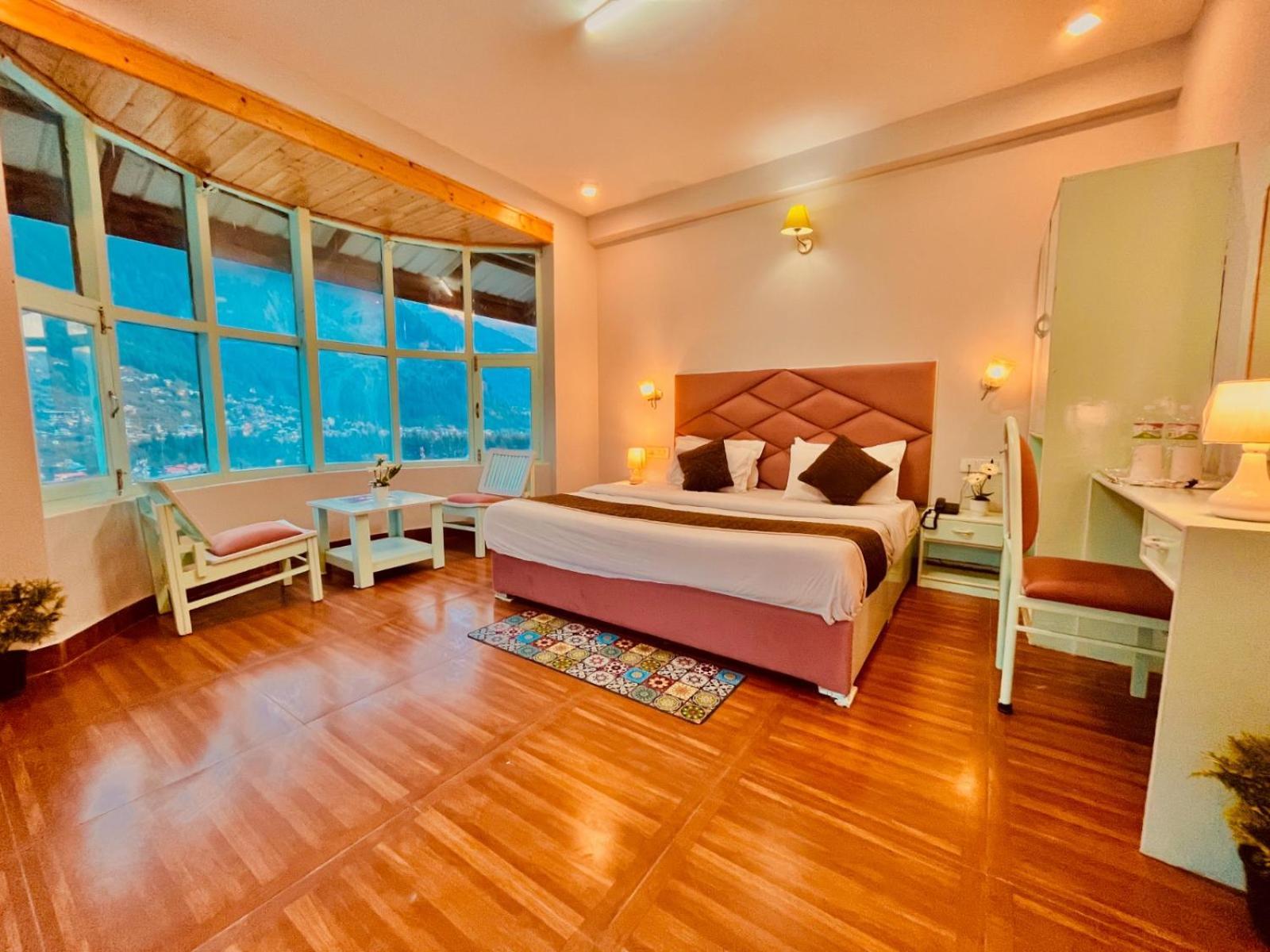 Hadimba Hill View By Hadimba Palace, Manali - Premium Room ! Family Hotel ! Parking ! Near Hadimba Temple Extérieur photo