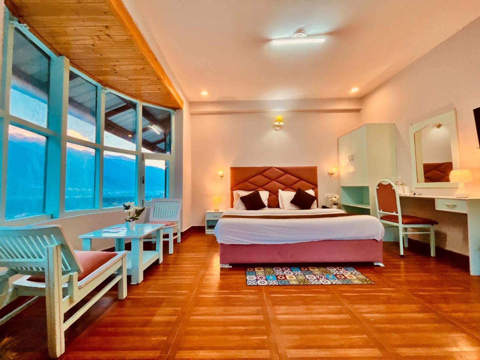 Hadimba Hill View By Hadimba Palace, Manali - Premium Room ! Family Hotel ! Parking ! Near Hadimba Temple Extérieur photo