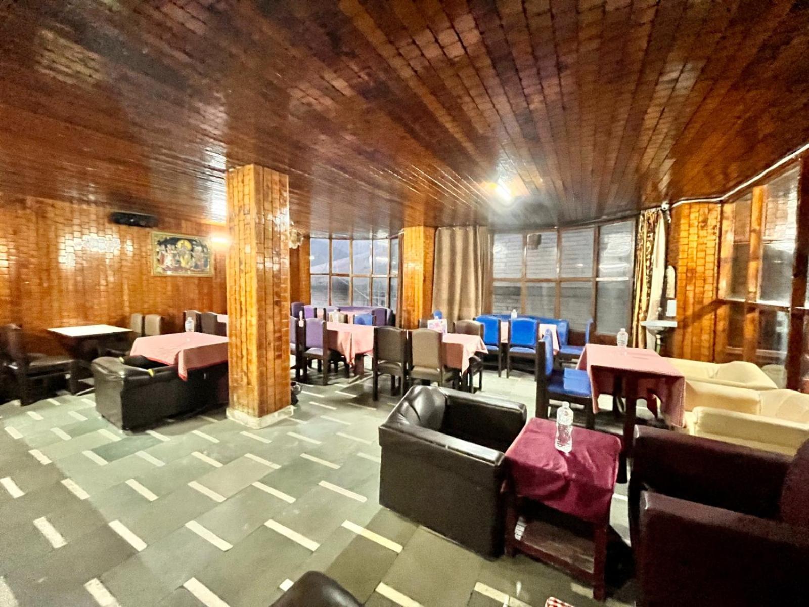 Hadimba Hill View By Hadimba Palace, Manali - Premium Room ! Family Hotel ! Parking ! Near Hadimba Temple Extérieur photo
