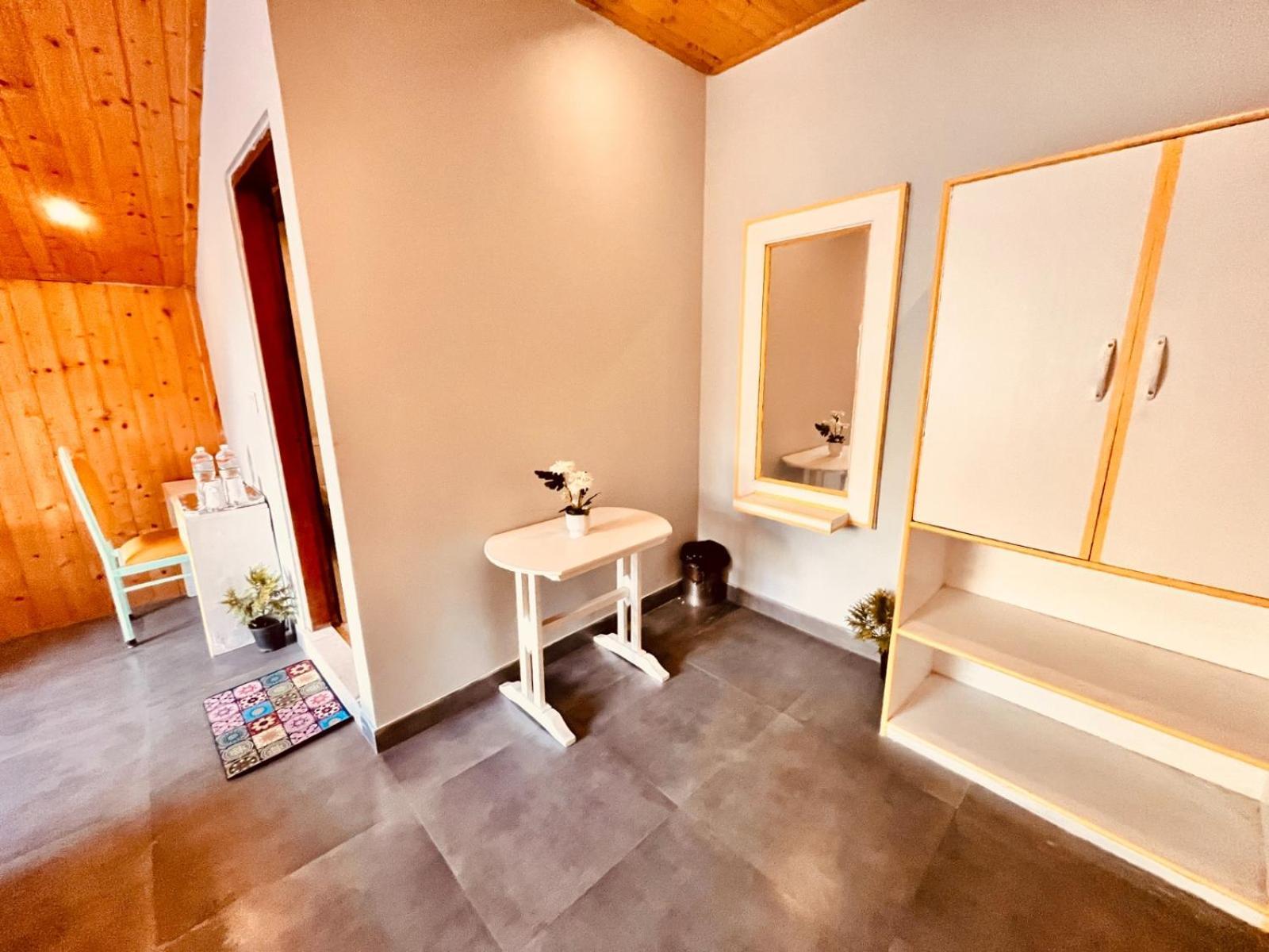 Hadimba Hill View By Hadimba Palace, Manali - Premium Room ! Family Hotel ! Parking ! Near Hadimba Temple Extérieur photo