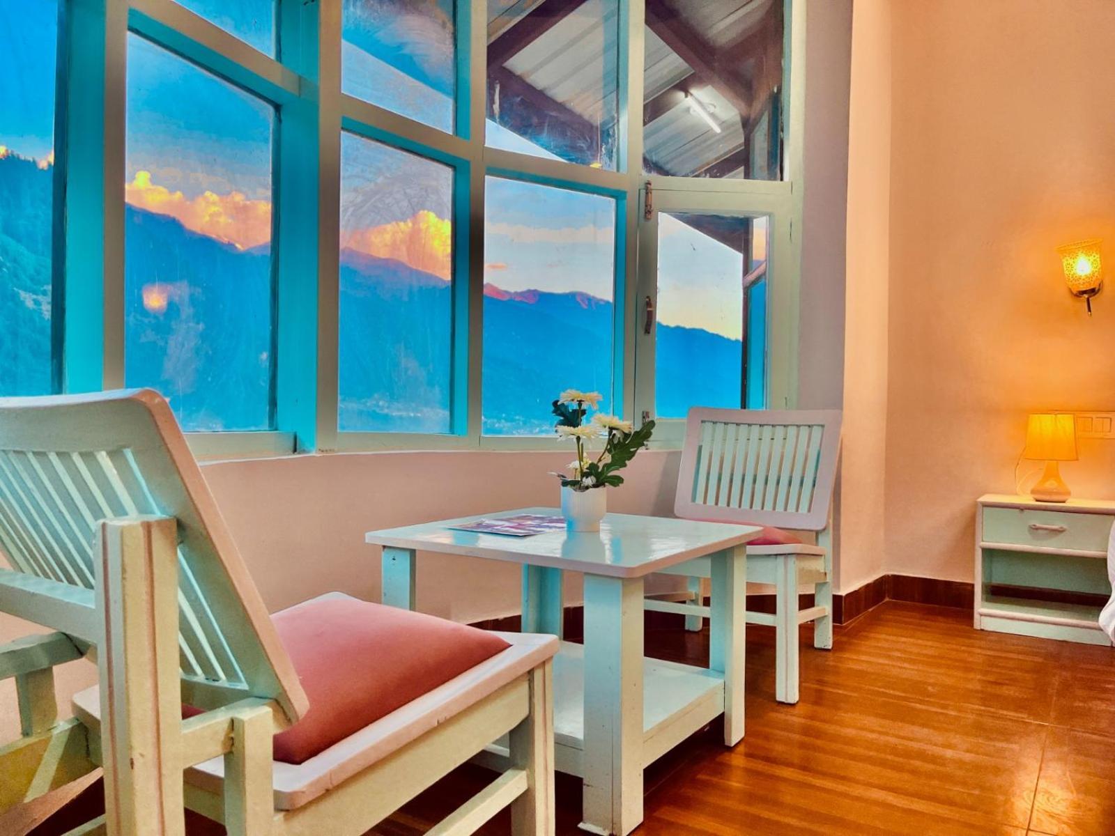 Hadimba Hill View By Hadimba Palace, Manali - Premium Room ! Family Hotel ! Parking ! Near Hadimba Temple Extérieur photo