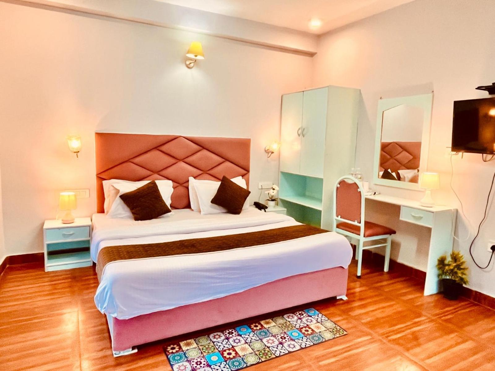 Hadimba Hill View By Hadimba Palace, Manali - Premium Room ! Family Hotel ! Parking ! Near Hadimba Temple Extérieur photo
