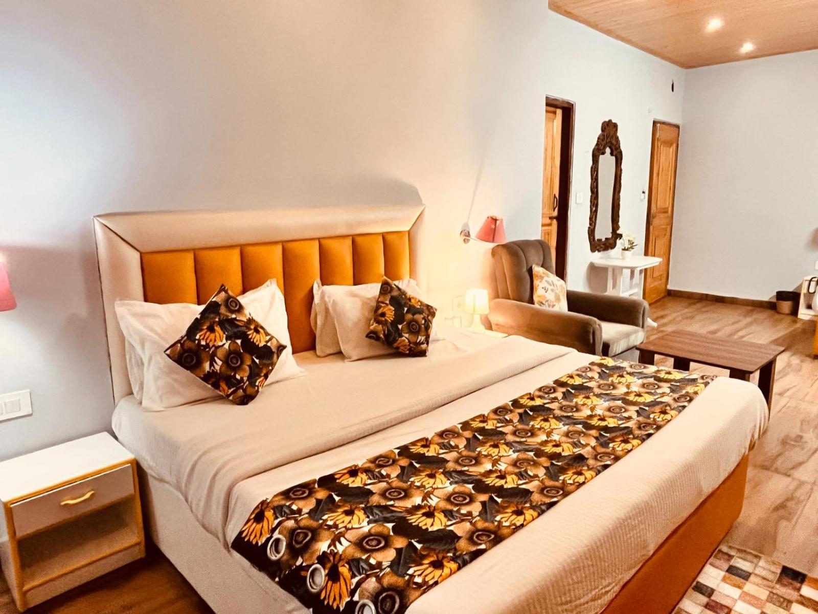 Hadimba Hill View By Hadimba Palace, Manali - Premium Room ! Family Hotel ! Parking ! Near Hadimba Temple Extérieur photo