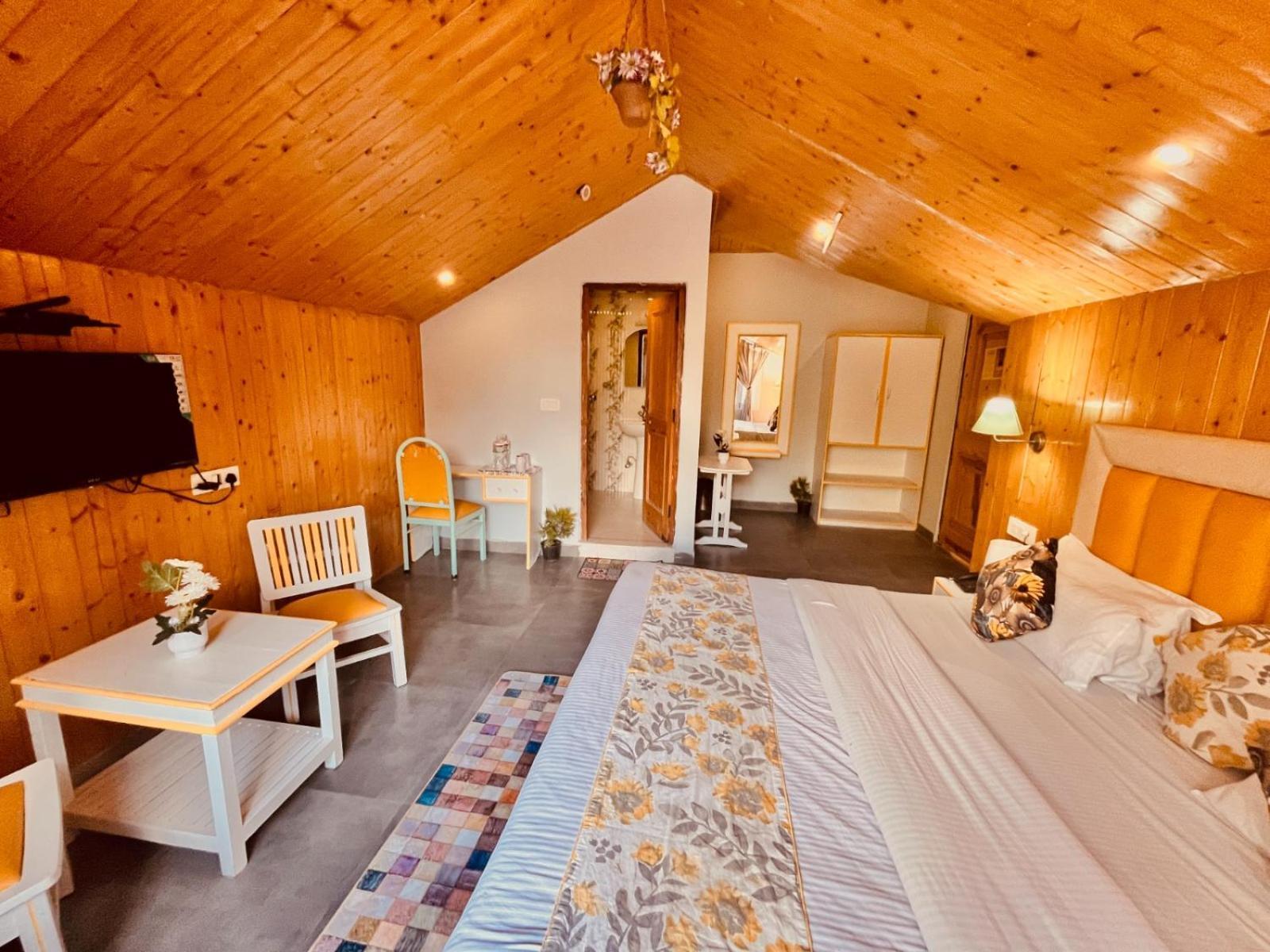 Hadimba Hill View By Hadimba Palace, Manali - Premium Room ! Family Hotel ! Parking ! Near Hadimba Temple Extérieur photo