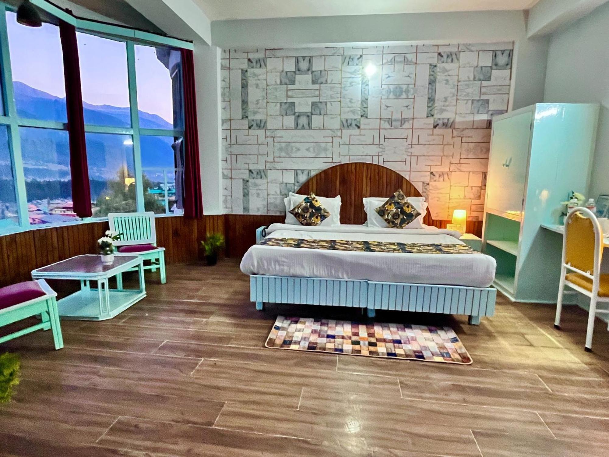 Hadimba Hill View By Hadimba Palace, Manali - Premium Room ! Family Hotel ! Parking ! Near Hadimba Temple Extérieur photo