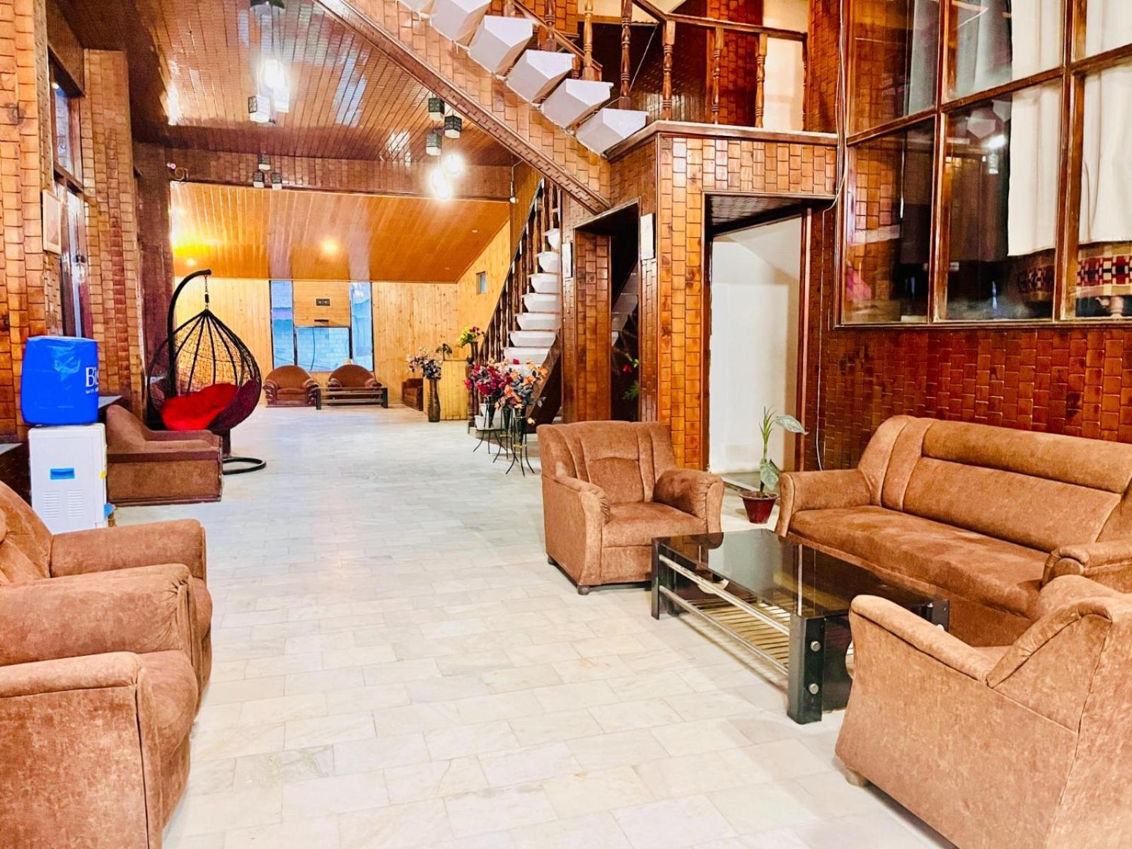 Hadimba Hill View By Hadimba Palace, Manali - Premium Room ! Family Hotel ! Parking ! Near Hadimba Temple Extérieur photo