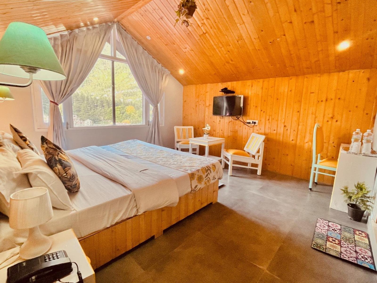 Hadimba Hill View By Hadimba Palace, Manali - Premium Room ! Family Hotel ! Parking ! Near Hadimba Temple Extérieur photo