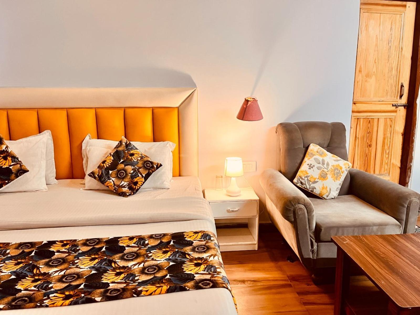 Hadimba Hill View By Hadimba Palace, Manali - Premium Room ! Family Hotel ! Parking ! Near Hadimba Temple Extérieur photo