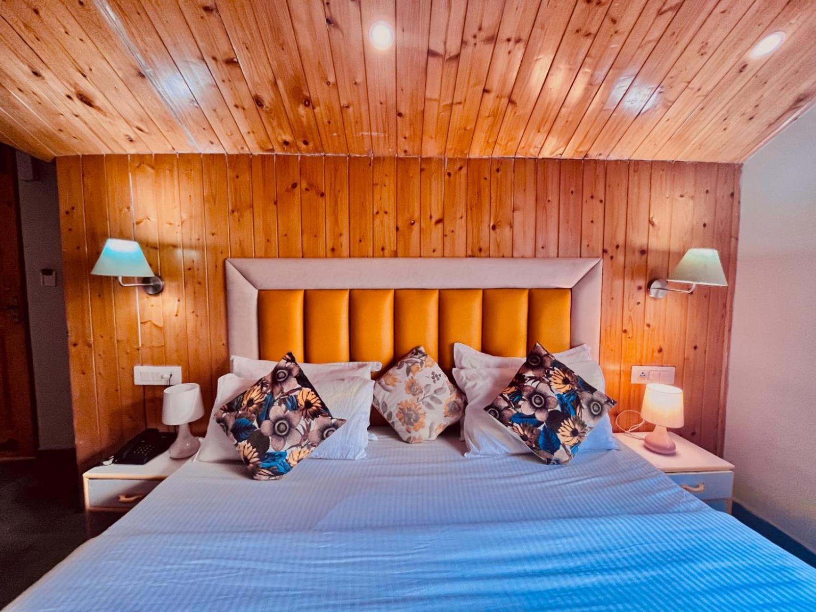 Hadimba Hill View By Hadimba Palace, Manali - Premium Room ! Family Hotel ! Parking ! Near Hadimba Temple Extérieur photo