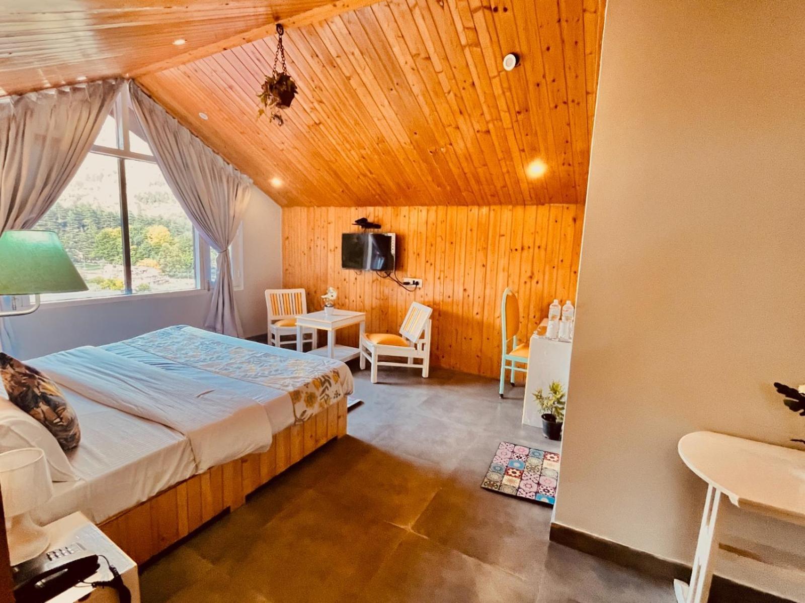 Hadimba Hill View By Hadimba Palace, Manali - Premium Room ! Family Hotel ! Parking ! Near Hadimba Temple Extérieur photo