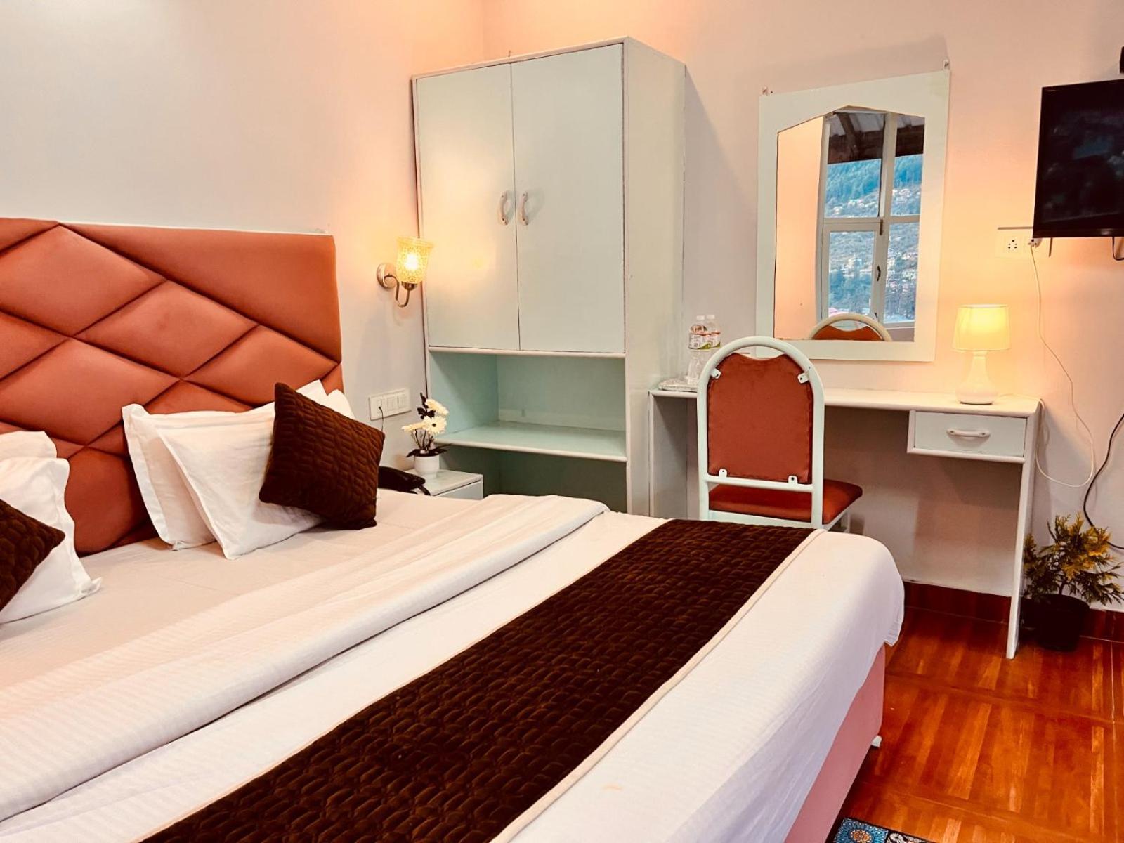Hadimba Hill View By Hadimba Palace, Manali - Premium Room ! Family Hotel ! Parking ! Near Hadimba Temple Extérieur photo