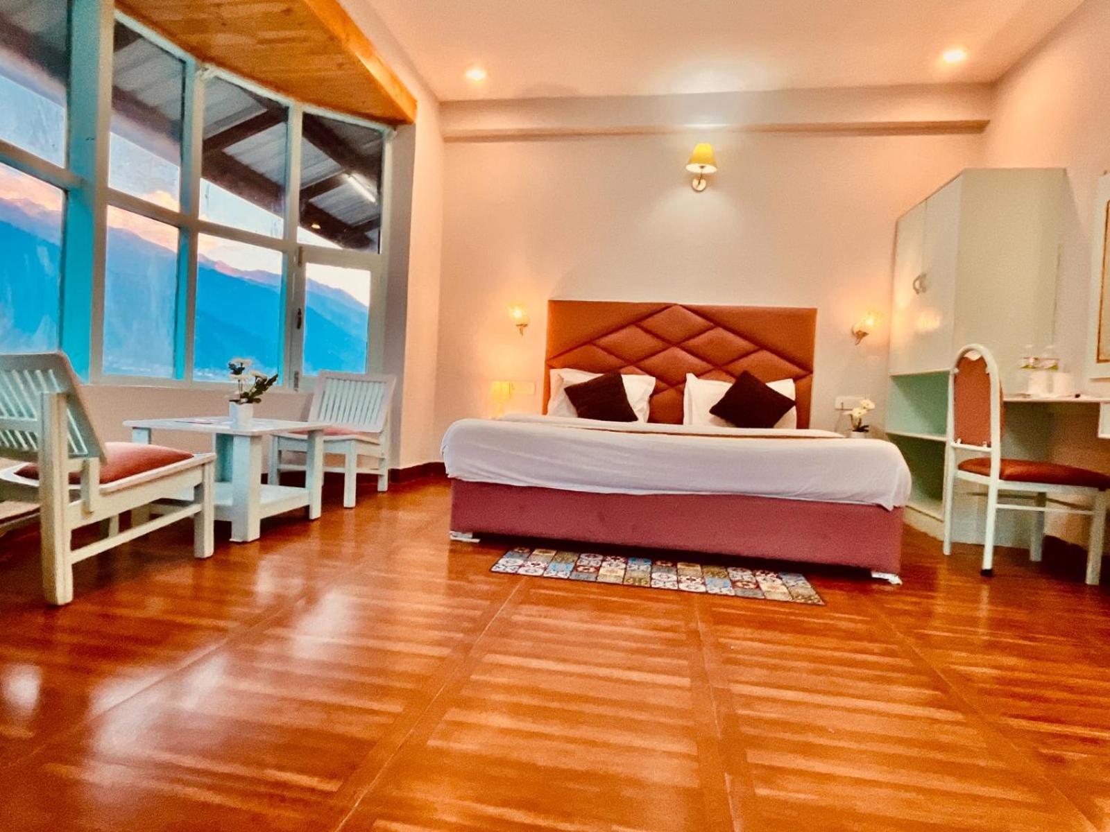 Hadimba Hill View By Hadimba Palace, Manali - Premium Room ! Family Hotel ! Parking ! Near Hadimba Temple Extérieur photo