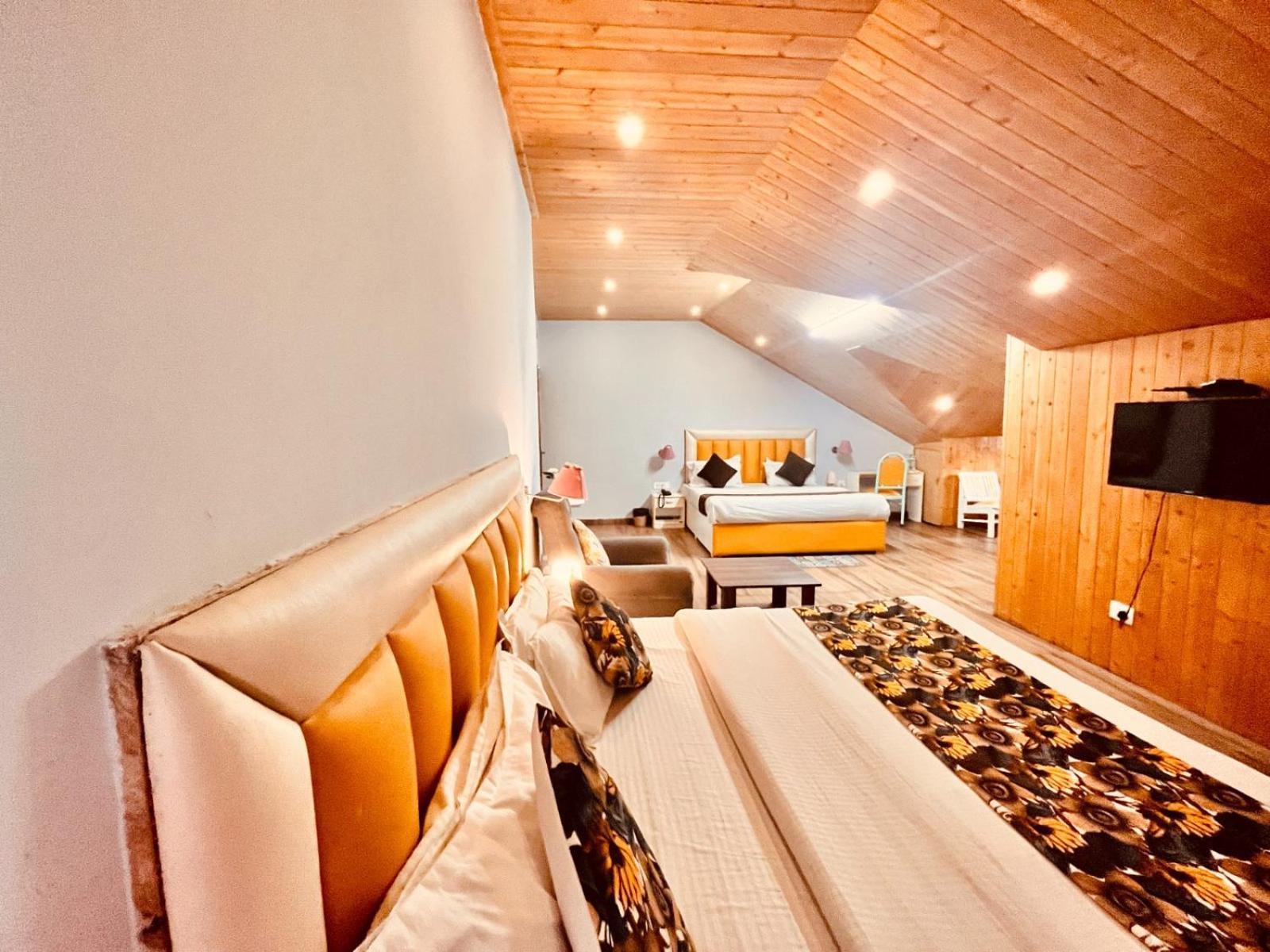 Hadimba Hill View By Hadimba Palace, Manali - Premium Room ! Family Hotel ! Parking ! Near Hadimba Temple Extérieur photo