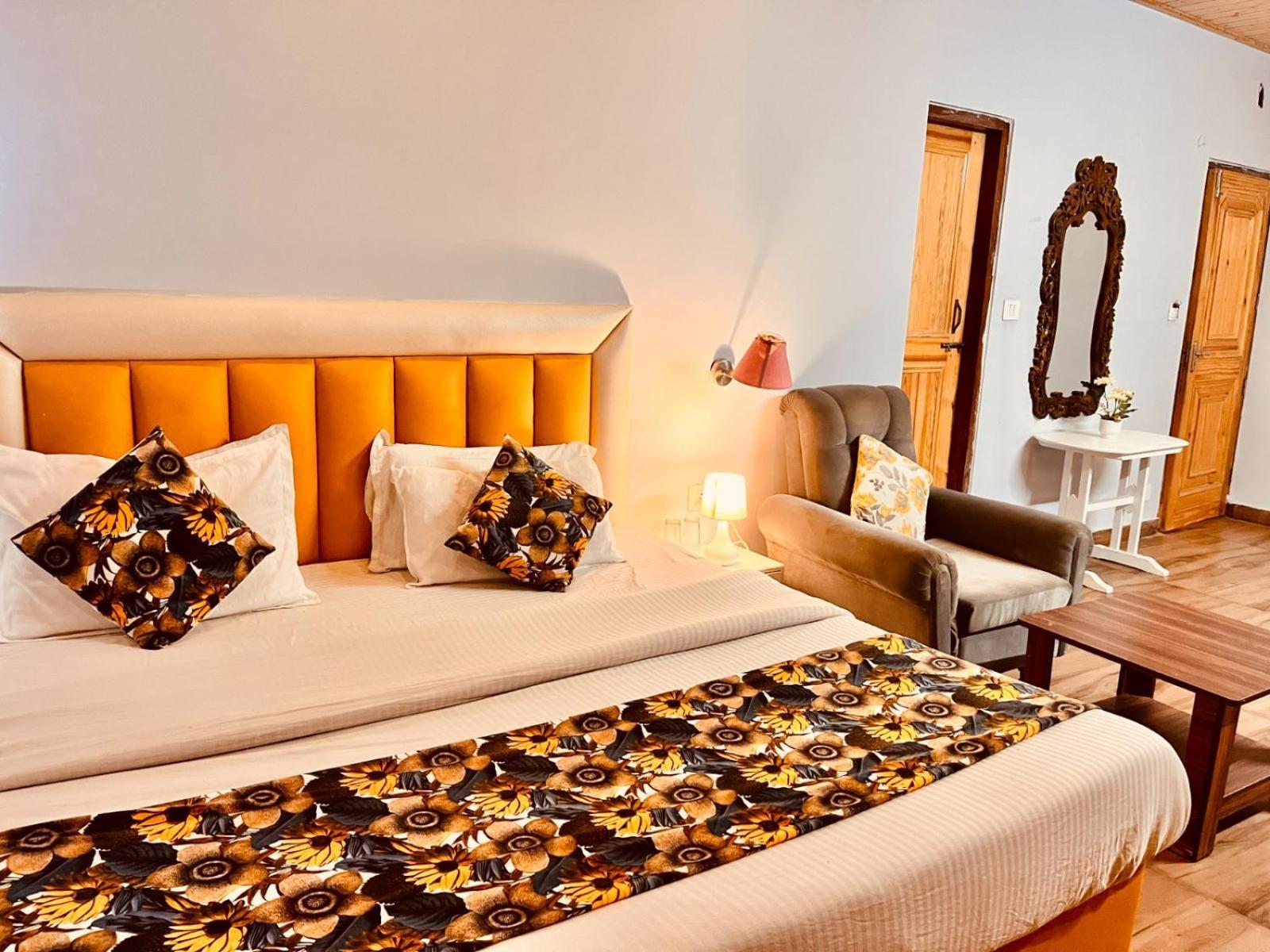 Hadimba Hill View By Hadimba Palace, Manali - Premium Room ! Family Hotel ! Parking ! Near Hadimba Temple Extérieur photo