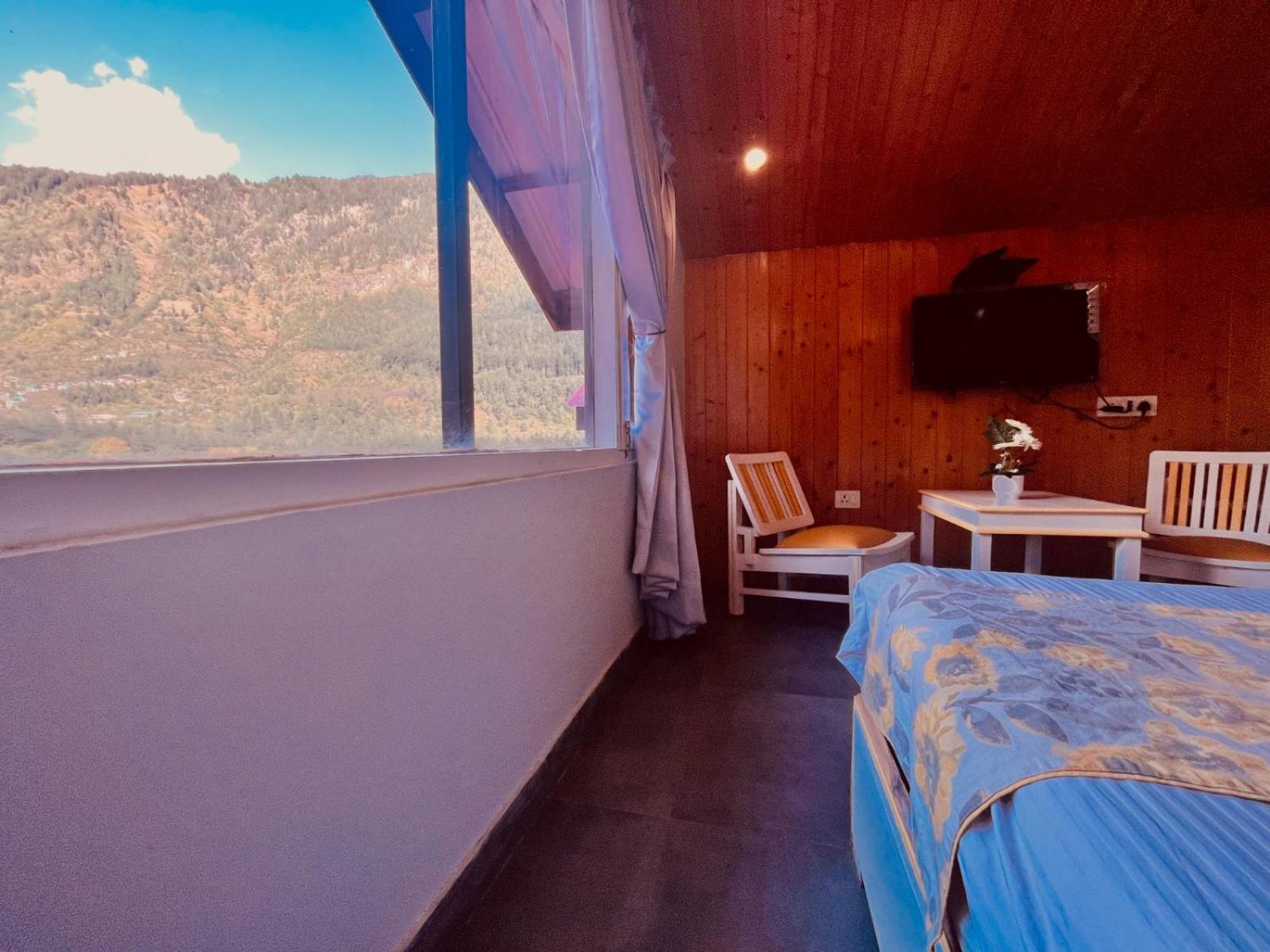 Hadimba Hill View By Hadimba Palace, Manali - Premium Room ! Family Hotel ! Parking ! Near Hadimba Temple Extérieur photo