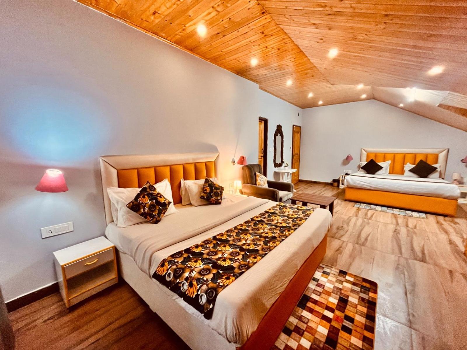 Hadimba Hill View By Hadimba Palace, Manali - Premium Room ! Family Hotel ! Parking ! Near Hadimba Temple Extérieur photo