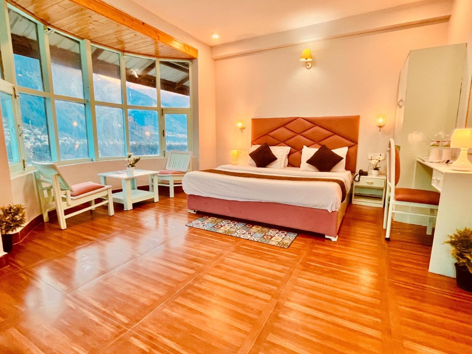 Hadimba Hill View By Hadimba Palace, Manali - Premium Room ! Family Hotel ! Parking ! Near Hadimba Temple Extérieur photo