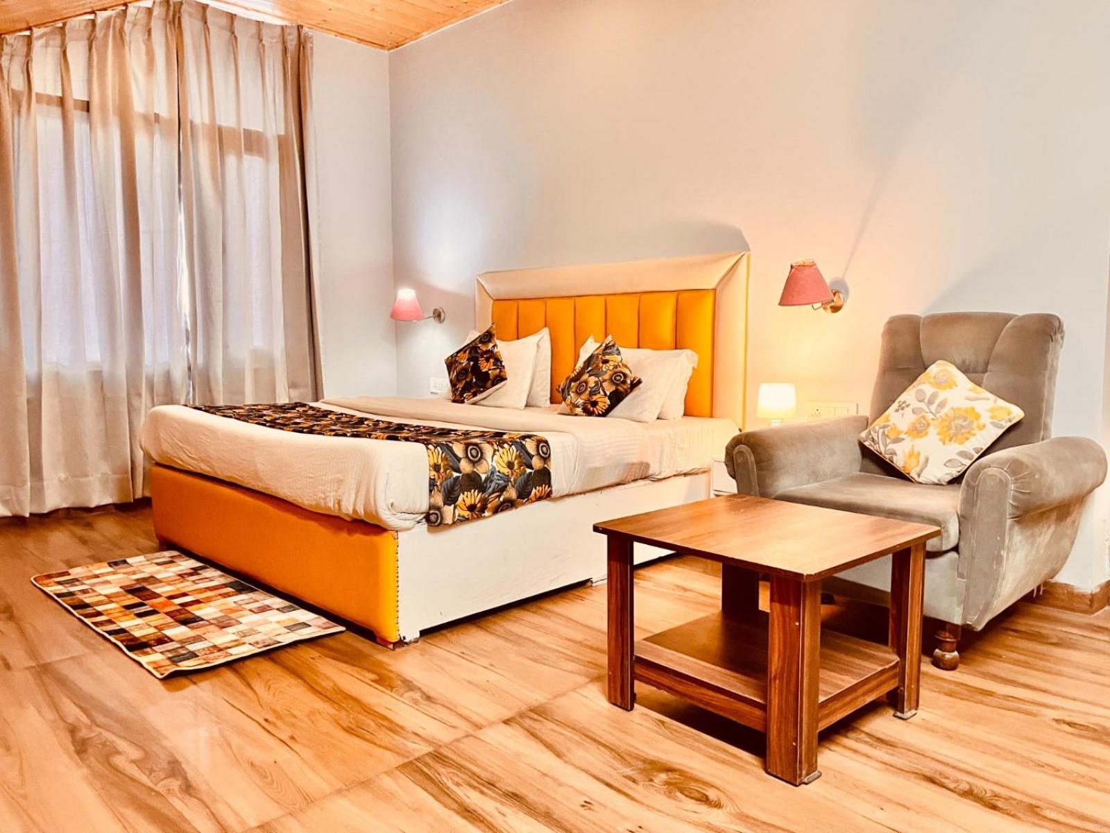 Hadimba Hill View By Hadimba Palace, Manali - Premium Room ! Family Hotel ! Parking ! Near Hadimba Temple Extérieur photo