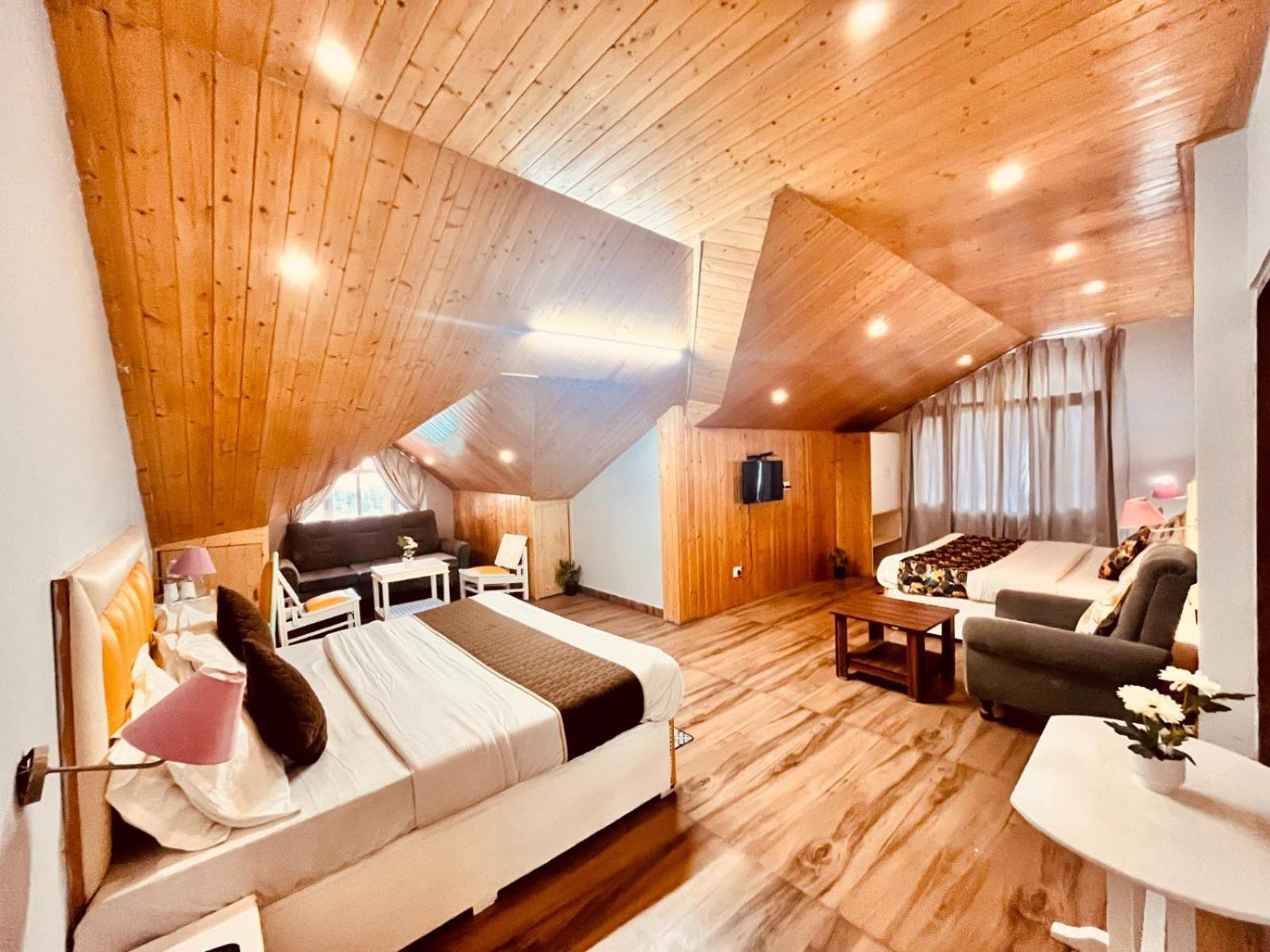 Hadimba Hill View By Hadimba Palace, Manali - Premium Room ! Family Hotel ! Parking ! Near Hadimba Temple Extérieur photo