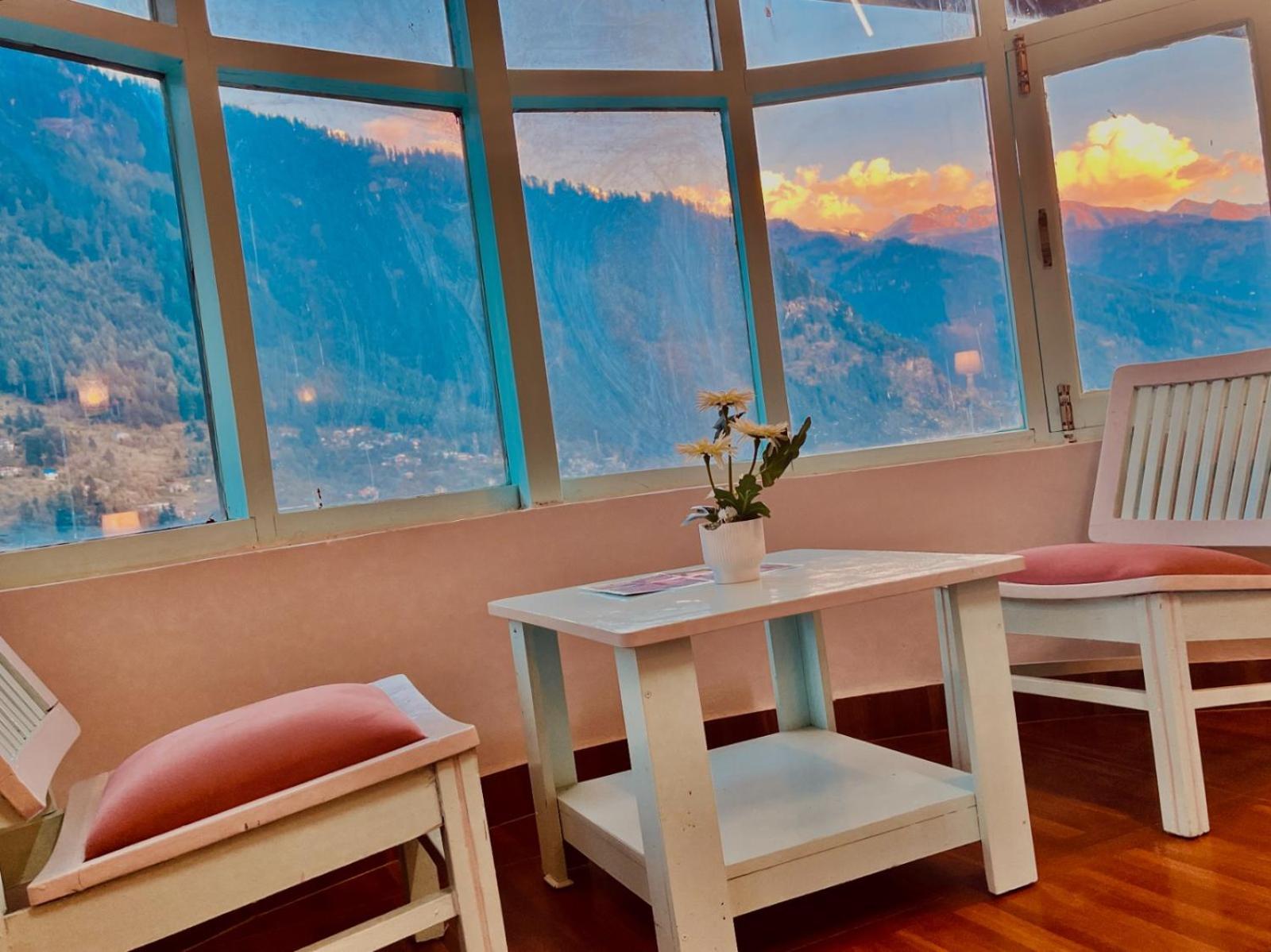 Hadimba Hill View By Hadimba Palace, Manali - Premium Room ! Family Hotel ! Parking ! Near Hadimba Temple Extérieur photo