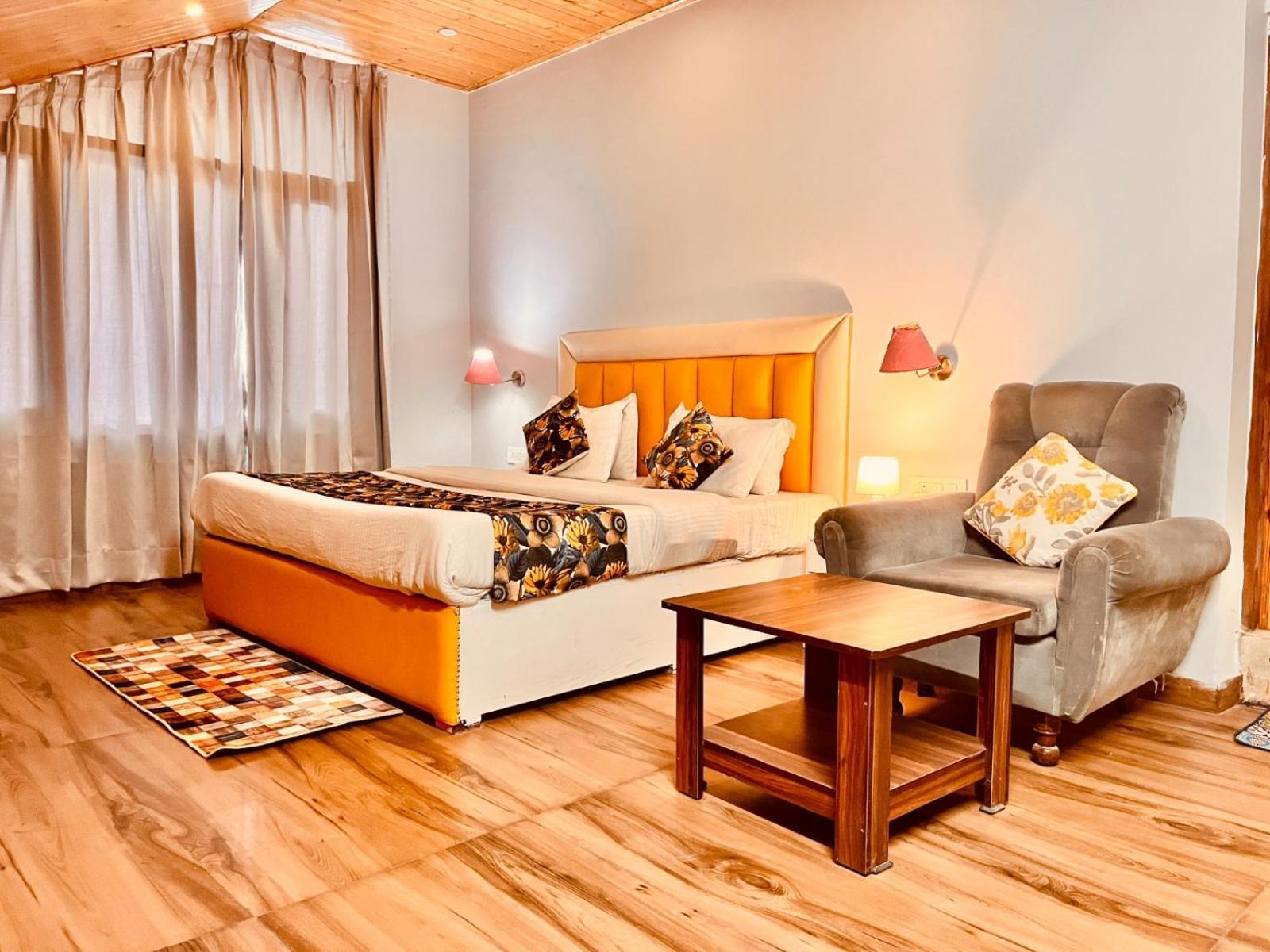 Hadimba Hill View By Hadimba Palace, Manali - Premium Room ! Family Hotel ! Parking ! Near Hadimba Temple Extérieur photo